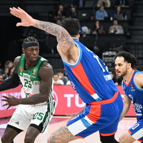 EUROLEAGUE_ANADOLU EFES_PAOBC_AKTOR_3o PAIXNIDI