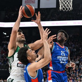 EUROLEAGUE_ANADOLU EFES_PAOBC_AKTOR_3o PAIXNIDI
