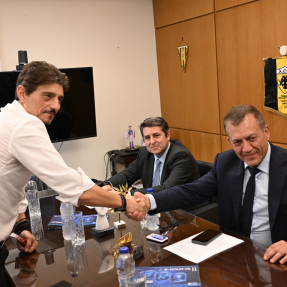 Συνάντηση καε παο στον υπουργό