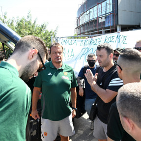 Παίκτες του παναθηναϊκου στον αθλητικό δικαστή