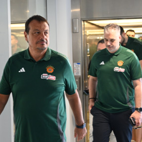 Παίκτες του παναθηναϊκου στον αθλητικό δικαστή