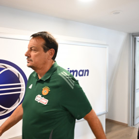 Παίκτες του παναθηναϊκου στον αθλητικό δικαστή
